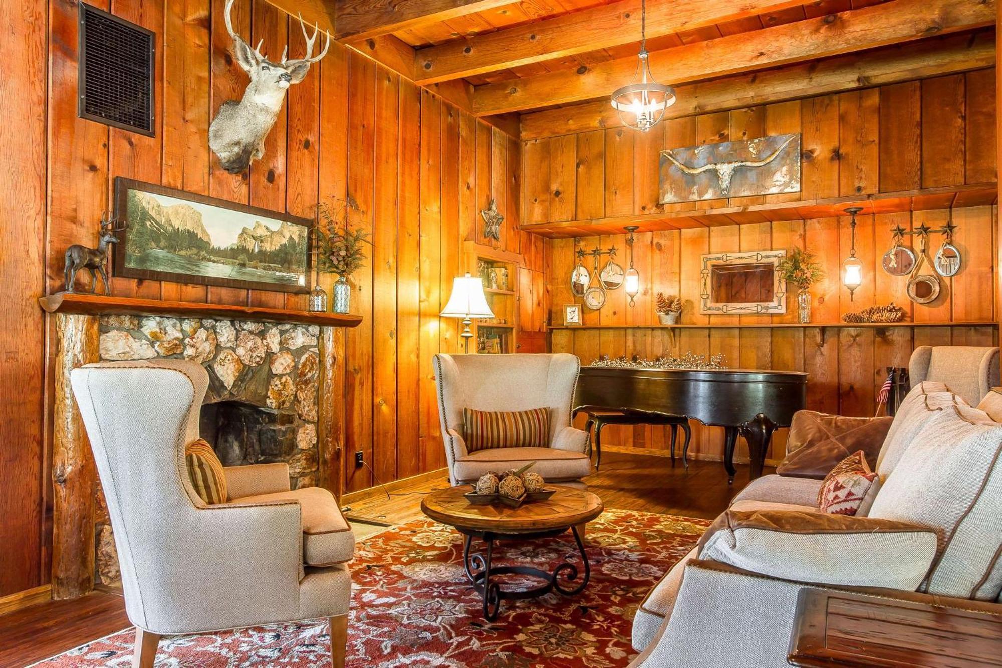 Отель Sierra Sky Ranch Окхерст Экстерьер фото