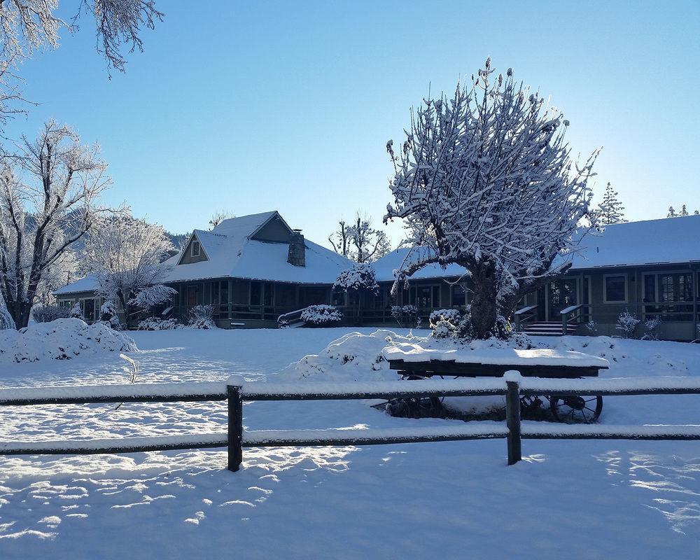 Отель Sierra Sky Ranch Окхерст Экстерьер фото