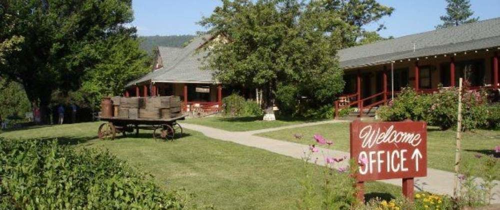 Отель Sierra Sky Ranch Окхерст Экстерьер фото