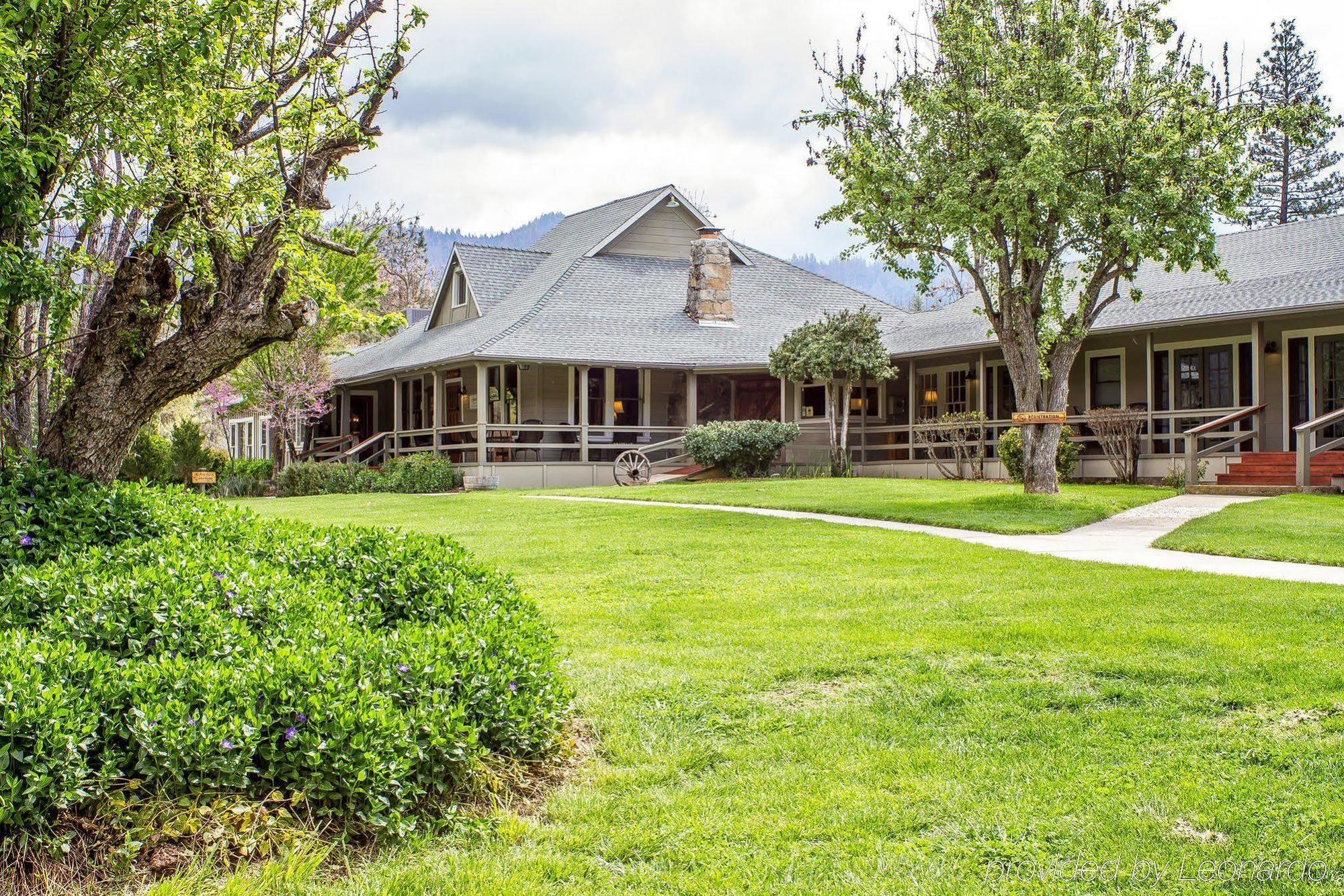 Отель Sierra Sky Ranch Окхерст Экстерьер фото
